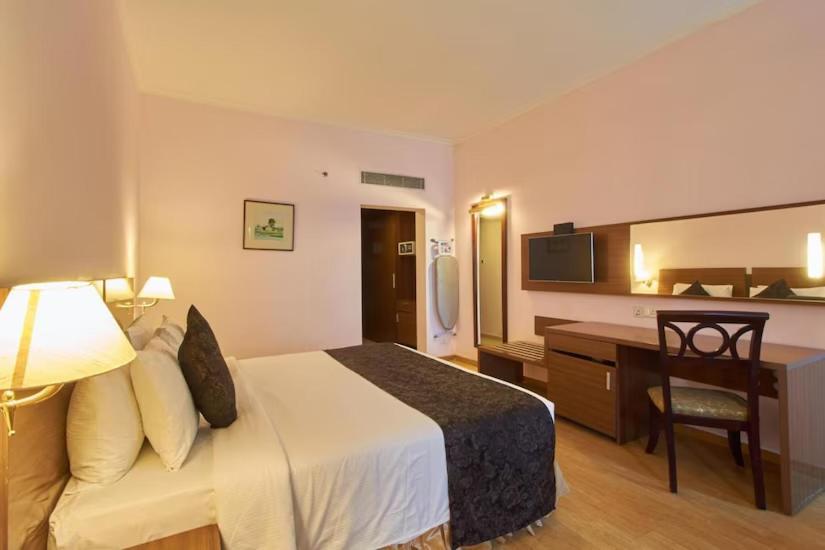 The Quilon Beach Hotel And Convention Center Kollam Extérieur photo