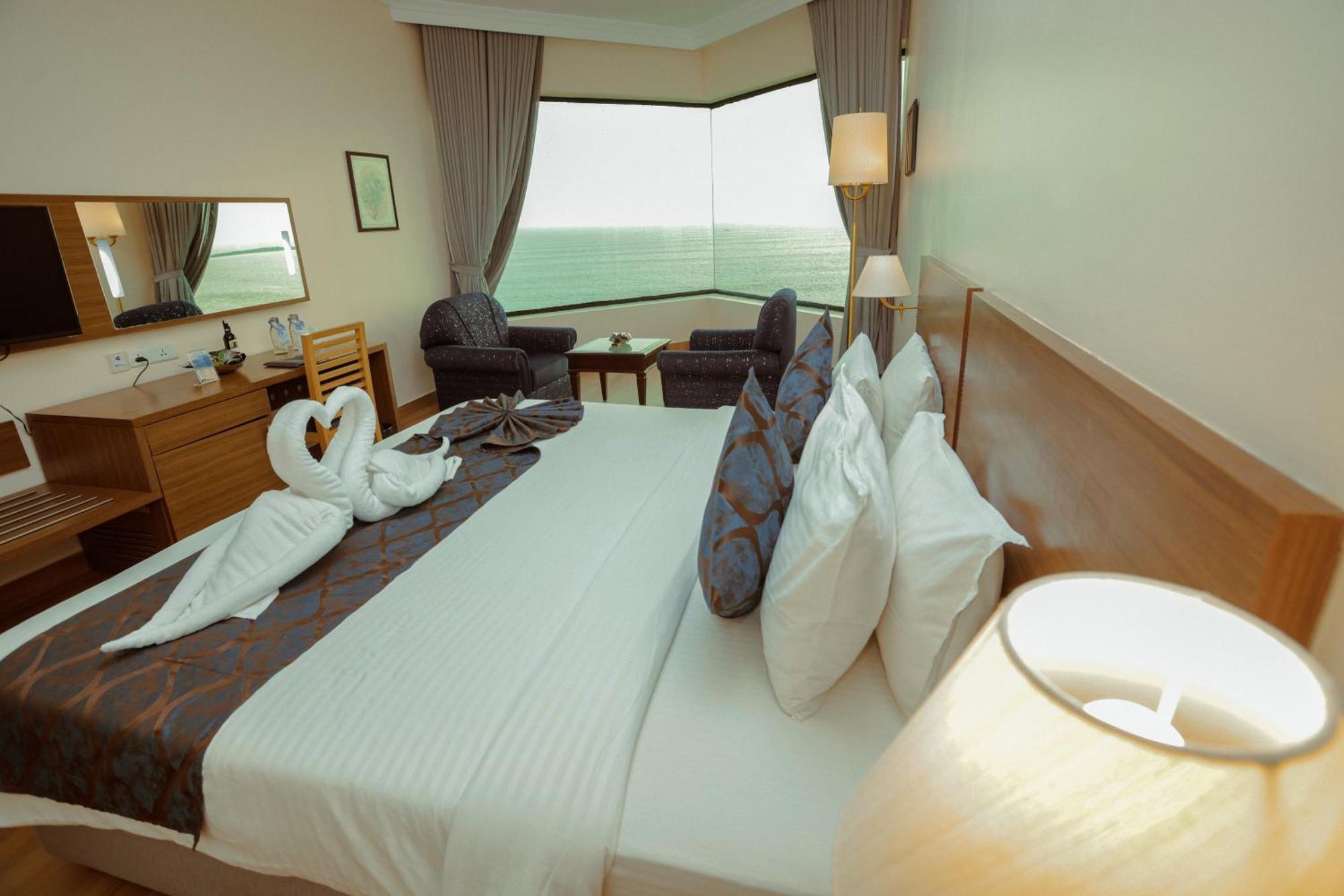 The Quilon Beach Hotel And Convention Center Kollam Extérieur photo