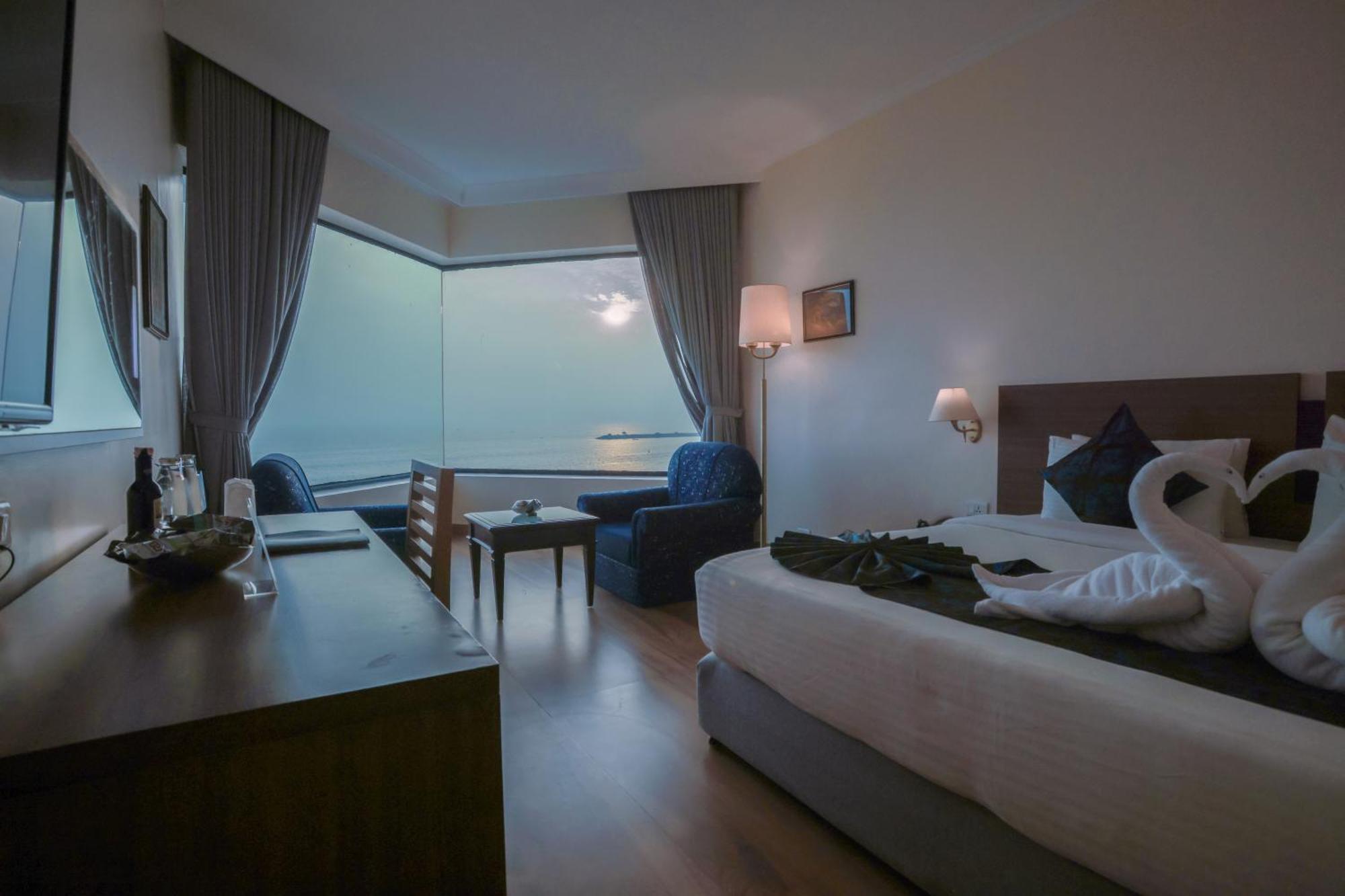 The Quilon Beach Hotel And Convention Center Kollam Extérieur photo